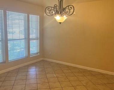 1704 Ascot Ln - Photo Thumbnail 3