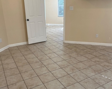 1704 Ascot Ln - Photo Thumbnail 8