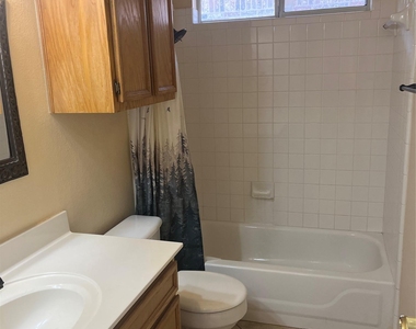 1704 Ascot Ln - Photo Thumbnail 12