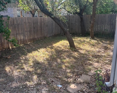 1704 Ascot Ln - Photo Thumbnail 15