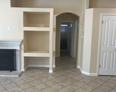 1704 Ascot Ln - Photo Thumbnail 5