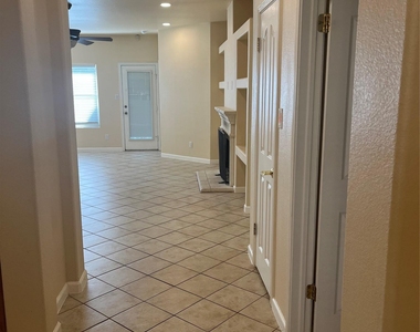 1704 Ascot Ln - Photo Thumbnail 7