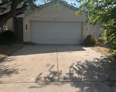 1704 Ascot Ln - Photo Thumbnail 1