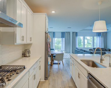22 Amalia Way - Photo Thumbnail 5