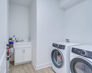 22 Amalia Way - Photo Thumbnail 7