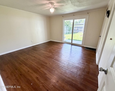 5143 Camellia Circle S - Photo Thumbnail 9