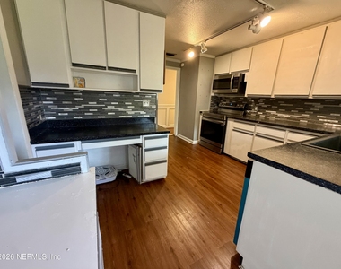 5143 Camellia Circle S - Photo Thumbnail 4