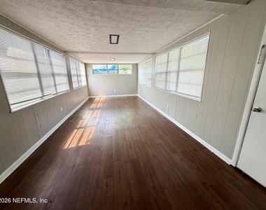 5143 Camellia Circle S - Photo Thumbnail 7