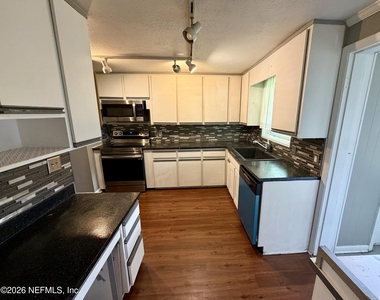 5143 Camellia Circle S - Photo Thumbnail 6