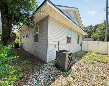 2220 Flesher Avenue - Photo Thumbnail 21