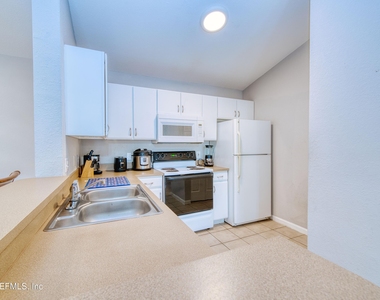 940 Village Trail - Photo Thumbnail 7