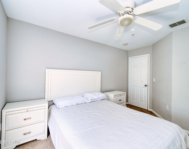940 Village Trail - Photo Thumbnail 33