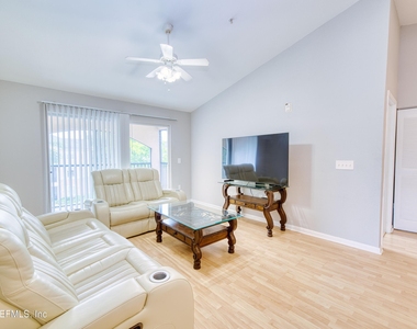 940 Village Trail - Photo Thumbnail 6