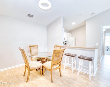 940 Village Trail - Photo Thumbnail 11