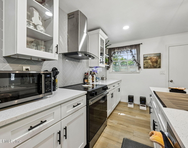 6535 Brandemere Road N - Photo Thumbnail 6
