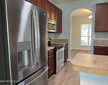 725 Liberty Circle - Photo Thumbnail 14