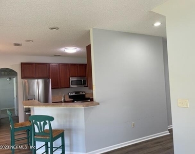 725 Liberty Circle - Photo Thumbnail 12