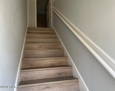 725 Liberty Circle - Photo Thumbnail 18