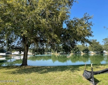 725 Liberty Circle - Photo Thumbnail 5