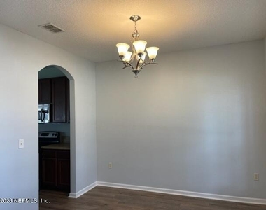725 Liberty Circle - Photo Thumbnail 8