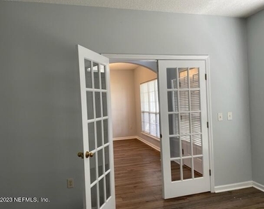 725 Liberty Circle - Photo Thumbnail 9