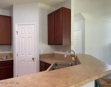 725 Liberty Circle - Photo Thumbnail 13