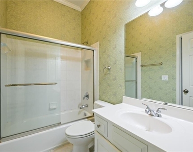 600 Vinings Estates Drive Se - Photo Thumbnail 14