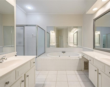 600 Vinings Estates Drive Se - Photo Thumbnail 8