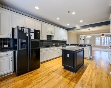 600 Vinings Estates Drive Se - Photo Thumbnail 5