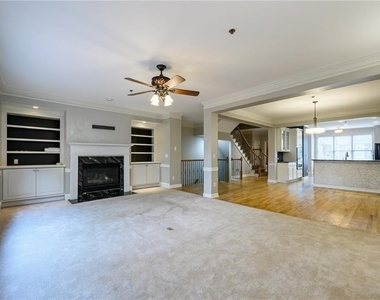 600 Vinings Estates Drive Se - Photo Thumbnail 2