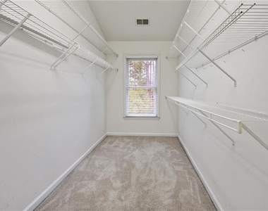 600 Vinings Estates Drive Se - Photo Thumbnail 9