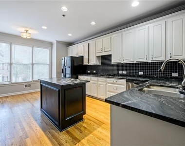 600 Vinings Estates Drive Se - Photo Thumbnail 4