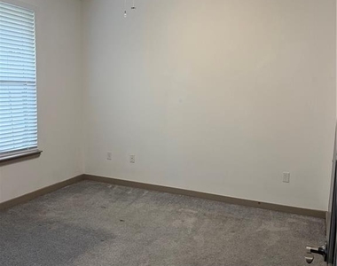 390 17th Street Nw - Photo Thumbnail 6