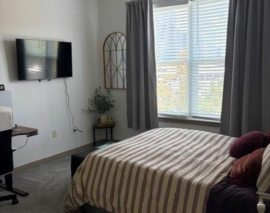 390 17th Street Nw - Photo Thumbnail 7