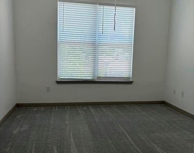 390 17th Street Nw - Photo Thumbnail 11