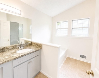 2095 Glynmoore Drive - Photo Thumbnail 11