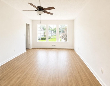 2095 Glynmoore Drive - Photo Thumbnail 9