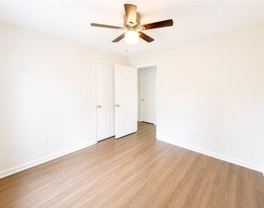 2095 Glynmoore Drive - Photo Thumbnail 15