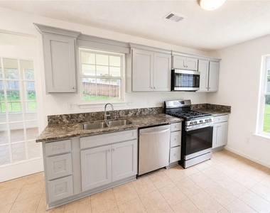 2095 Glynmoore Drive - Photo Thumbnail 4