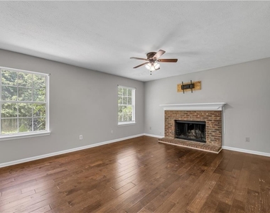 4890 Evergreen Valley Way - Photo Thumbnail 17