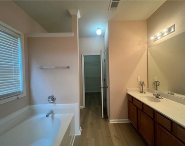 2233 Worrall Hill Dr - Photo Thumbnail 14