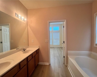 2233 Worrall Hill Dr - Photo Thumbnail 15