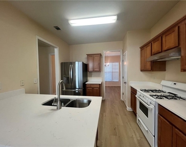 2233 Worrall Hill Dr - Photo Thumbnail 4