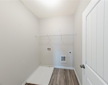 1302 Endicott Court - Photo Thumbnail 16