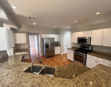 365 Tumbling Creek Dr - Photo Thumbnail 15
