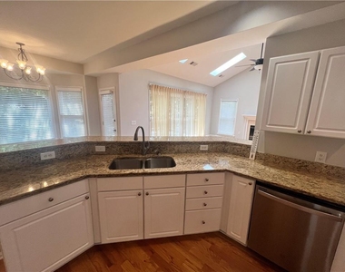 365 Tumbling Creek Dr - Photo Thumbnail 16