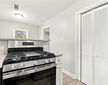 2123 Blayton Lane Se - Photo Thumbnail 4