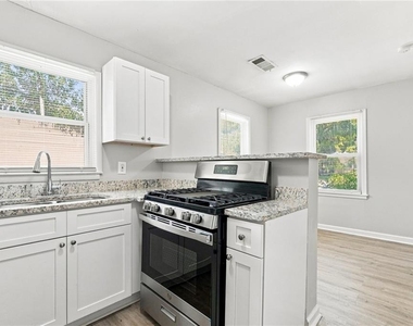 2123 Blayton Lane Se - Photo Thumbnail 3