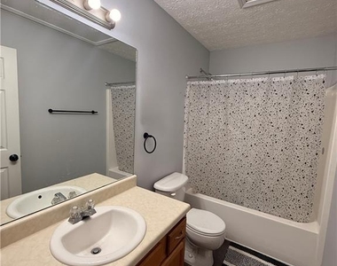 158 River Park Circle - Photo Thumbnail 3