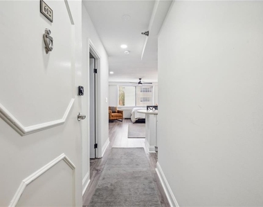 2479 Peachtree Road Ne - Photo Thumbnail 2